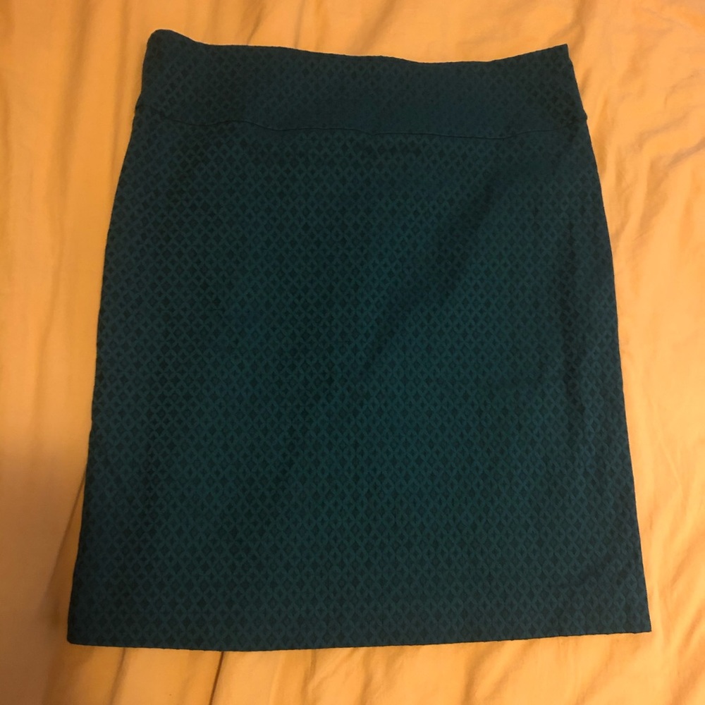 Green textured pencil skirt